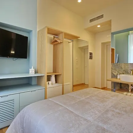 Dea Πανσιόν 4*